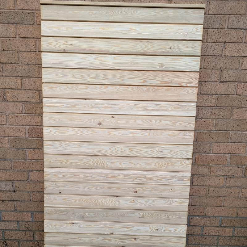The solid Larch gate increases privacy keeping a 5mm shadow line.
