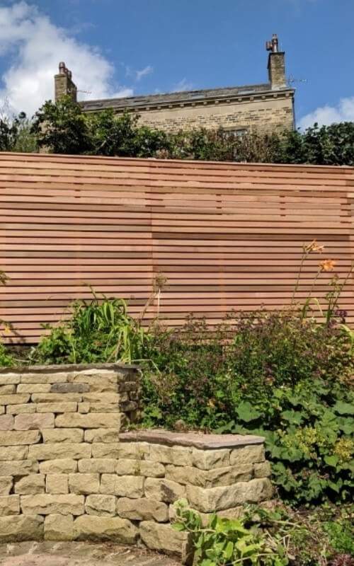 This stylish garden project uses our range of western red cedar slats and standard fence panels.
