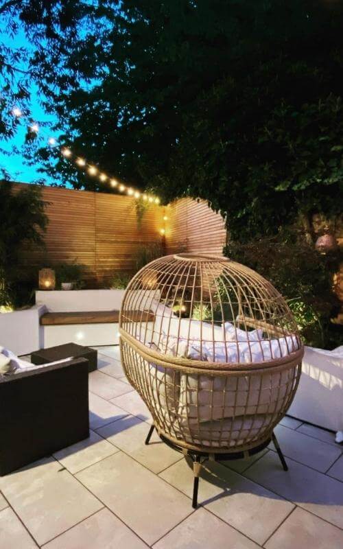 Our Cedar timbers have been use to create a stylish backdrop in this city garden.
