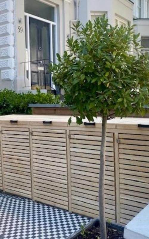 Our Larch bin stores come with a range of customisable options, ideal for enhancing the kerb appeal.