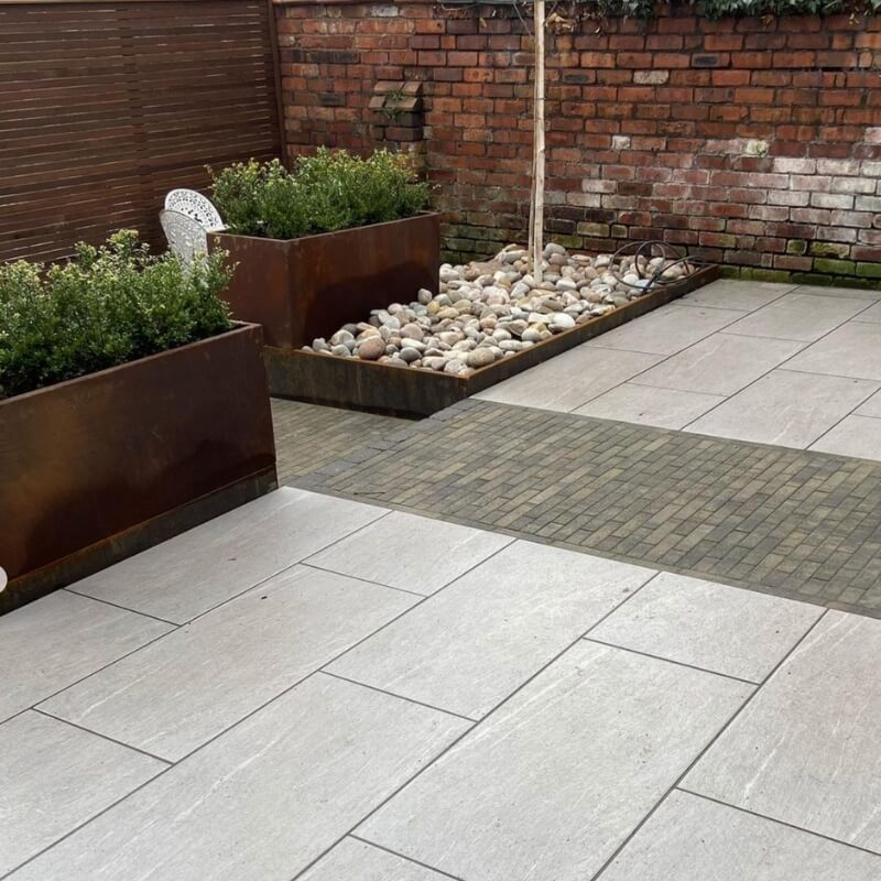 The tulip wood has been treated with a UV protection to protect against colour loss.